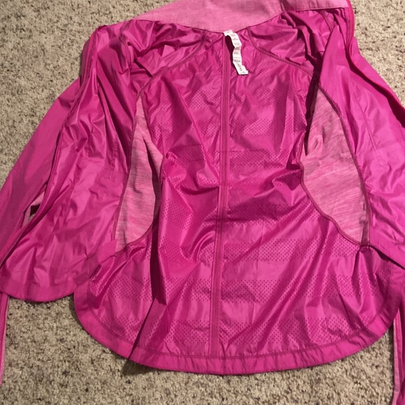 Lululemon pink wind breaker - Picture 9 of 9